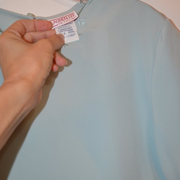 LAUREN LEE PETITE USA Embroidered Neck Polyes Short Sleeves Light Teal Blouse 4P - Picture 5 of 9